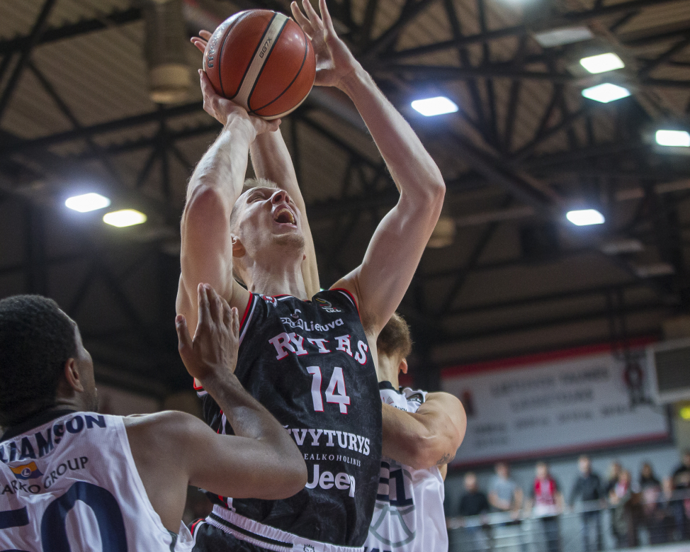 Rytas and Zalgiris became the only undefeated teams, Pieno zvaigzdes won after amazing comeback